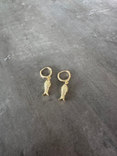 Load image into Gallery viewer, Pesca Dorada Earrings
