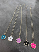 Load image into Gallery viewer, Flower Power Necklace
